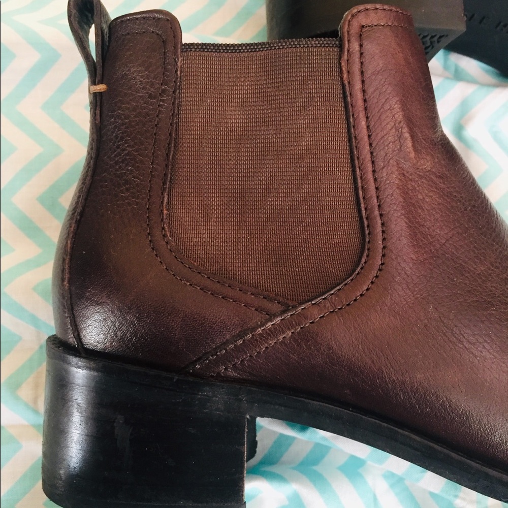 New Like Cole haan Chelsea boots